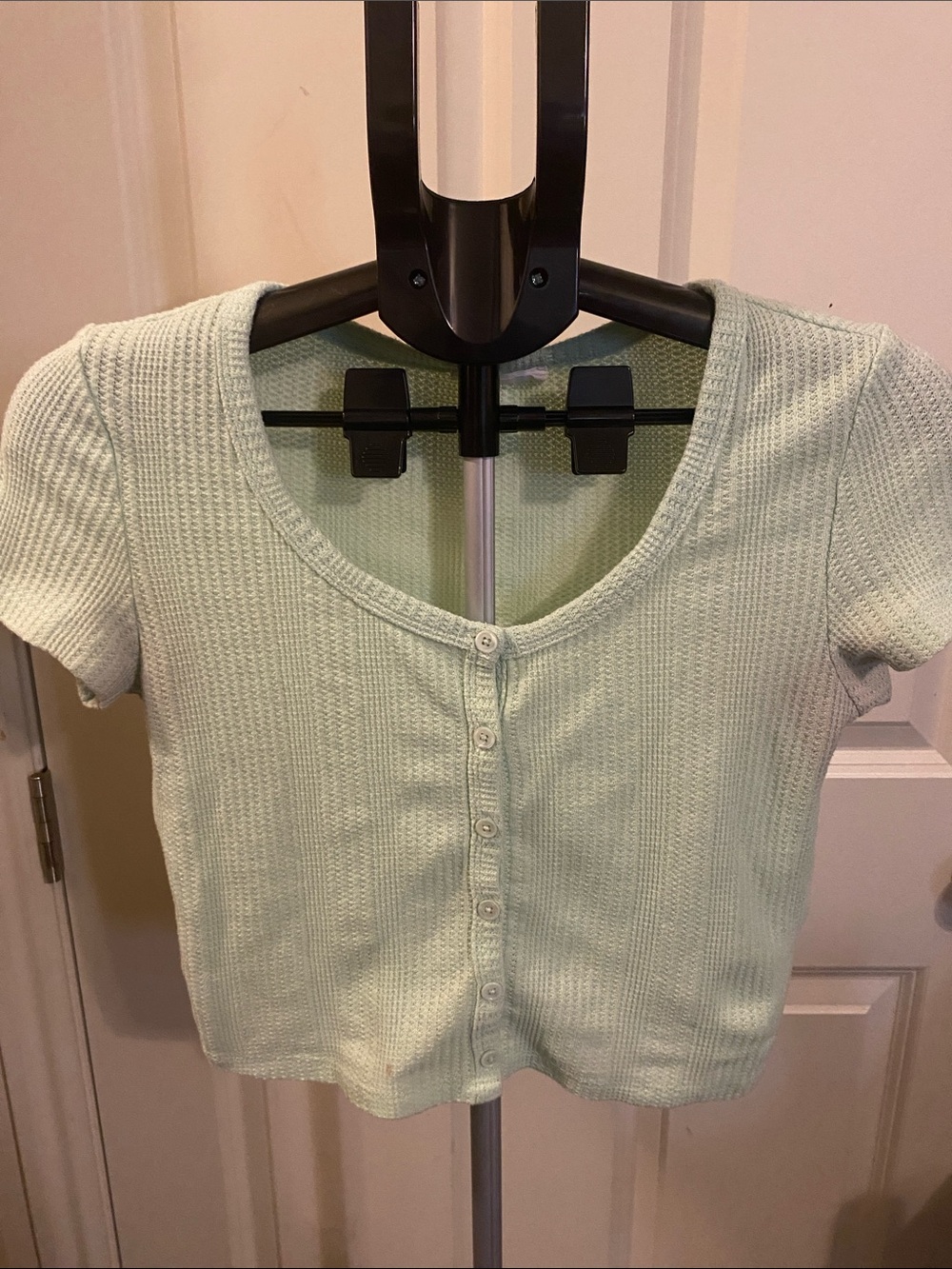 ELODIE MÉDIUM BUTTON UP TOP IN GREEN